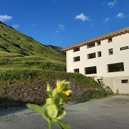Hotel Avers Am Bach Екстер'єр фото