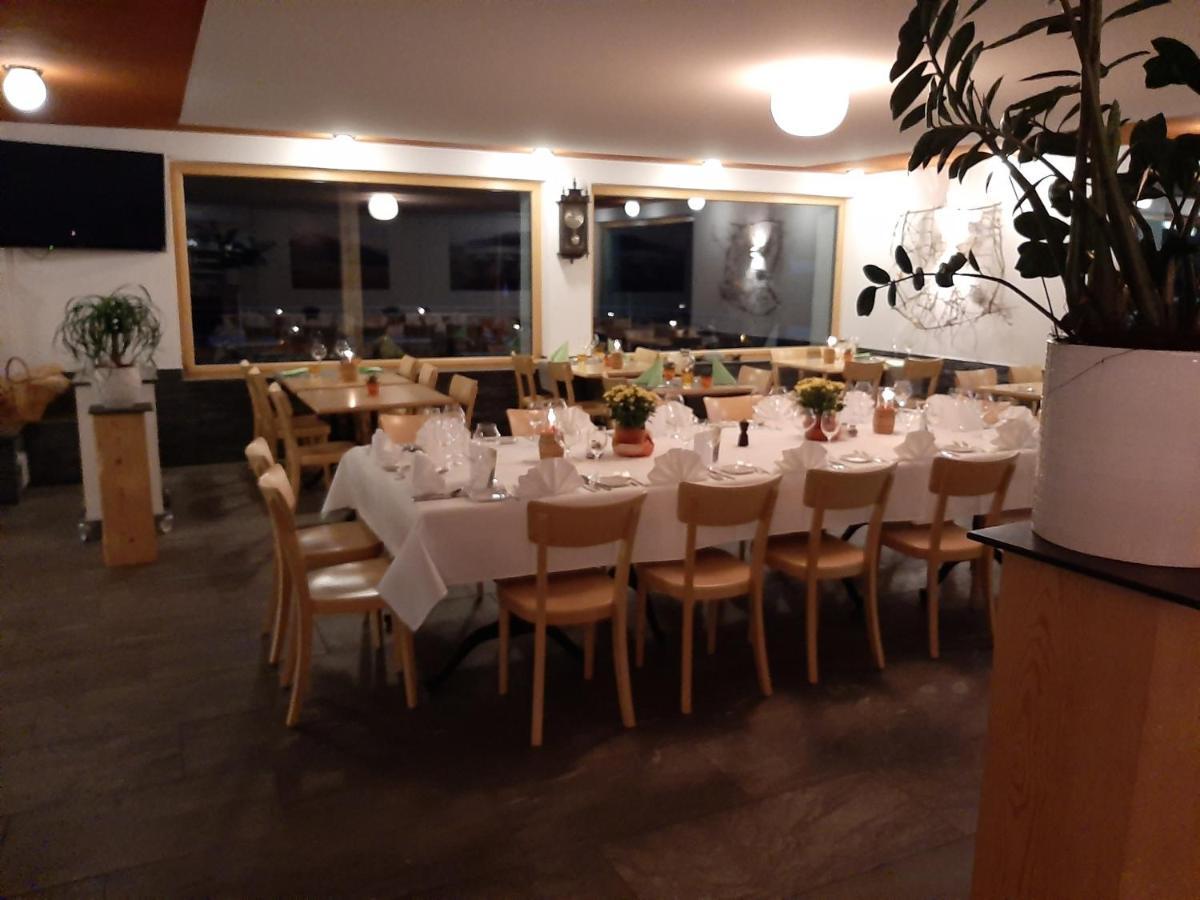 Hotel Avers Am Bach Екстер'єр фото